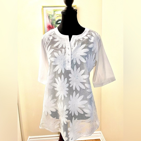 NWOT/La Madona sequin mesh  3/4 button sleeve, floral design in white 🤍🤍🤍 - Picture 2 of 10